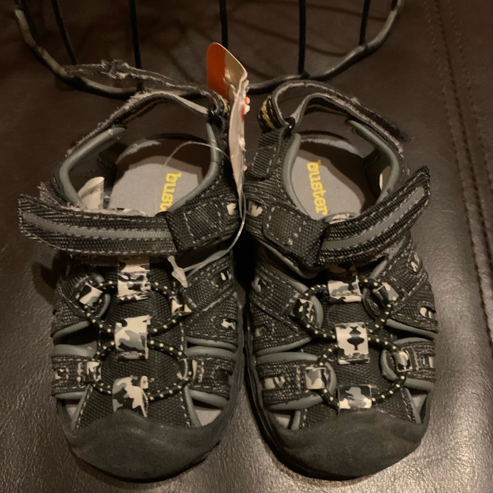 🌈BOGO 50% off🌈 New Buster Brown Sandals in Black, White & Yellow, Size Baby 4
